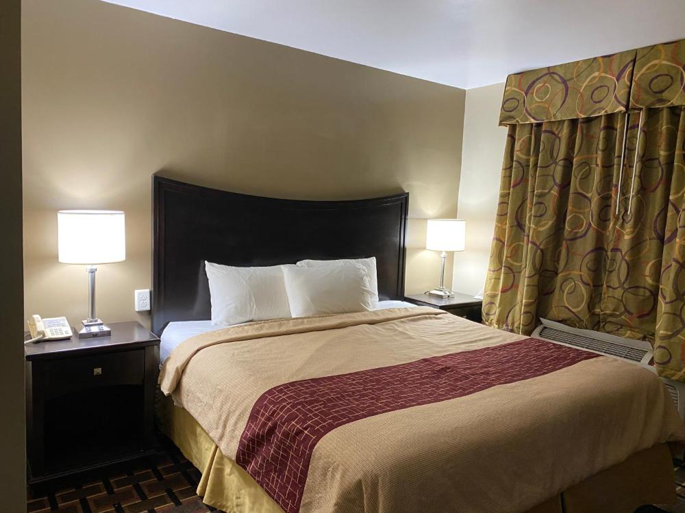 King Room - Non-Smoking interior